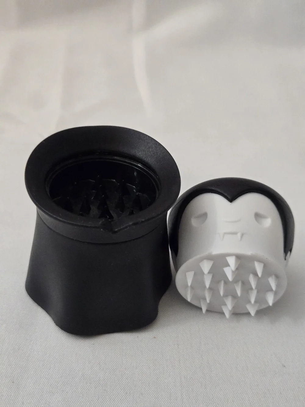 OTOTO Gracula Garlic Crusher Mincer Dracula Vampire Gothic Kitchen Gadget